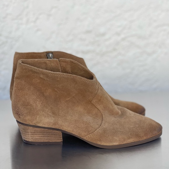 NEW ⭐️ Vince Camuto Brown Suede Ankle Boots Size 10 Women’s - Picture 2 of 5
